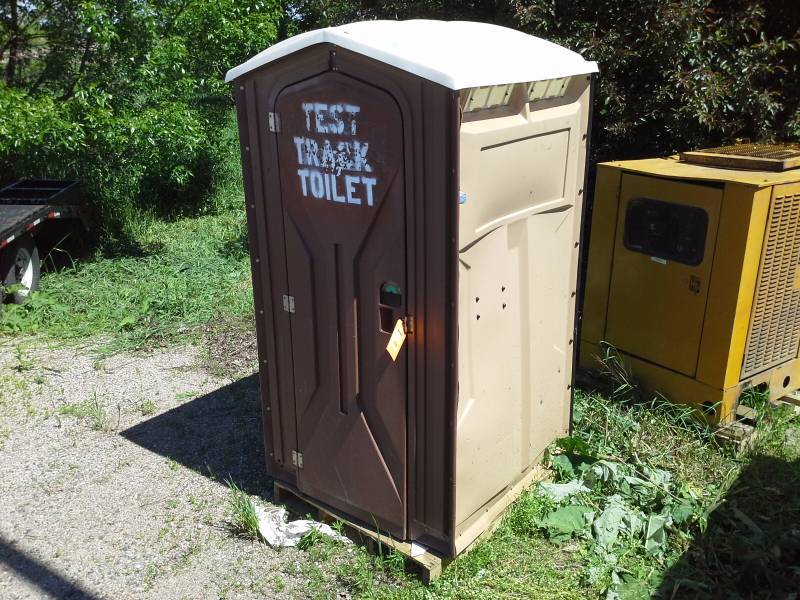 lot 5 image: Portable Toilet