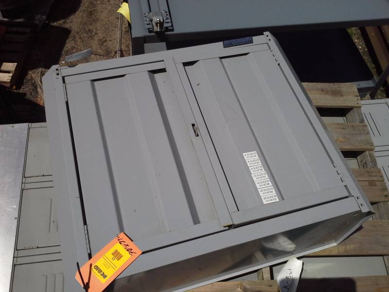 lot 21 image: Lockers