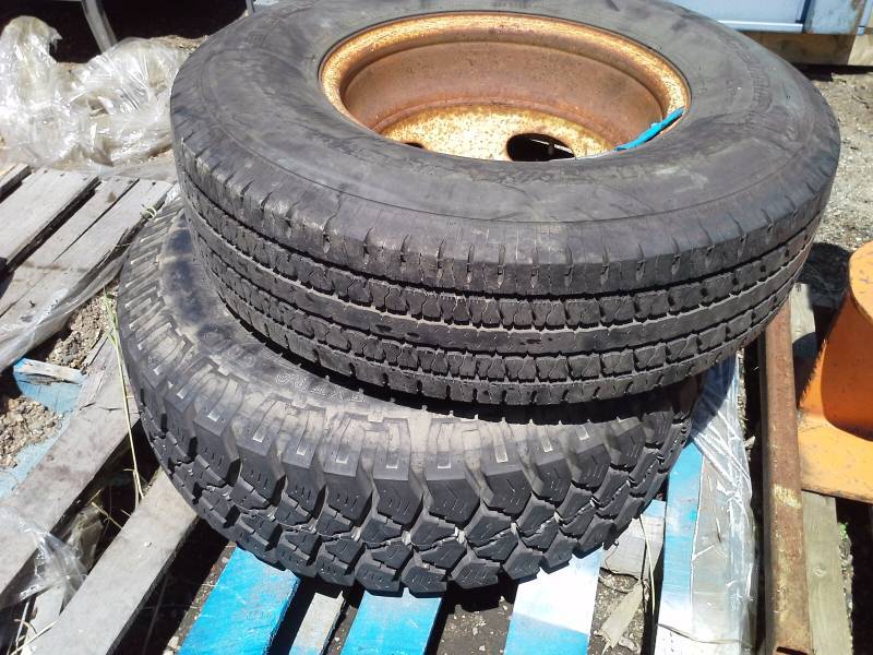 lot 48 image: Tires (2)