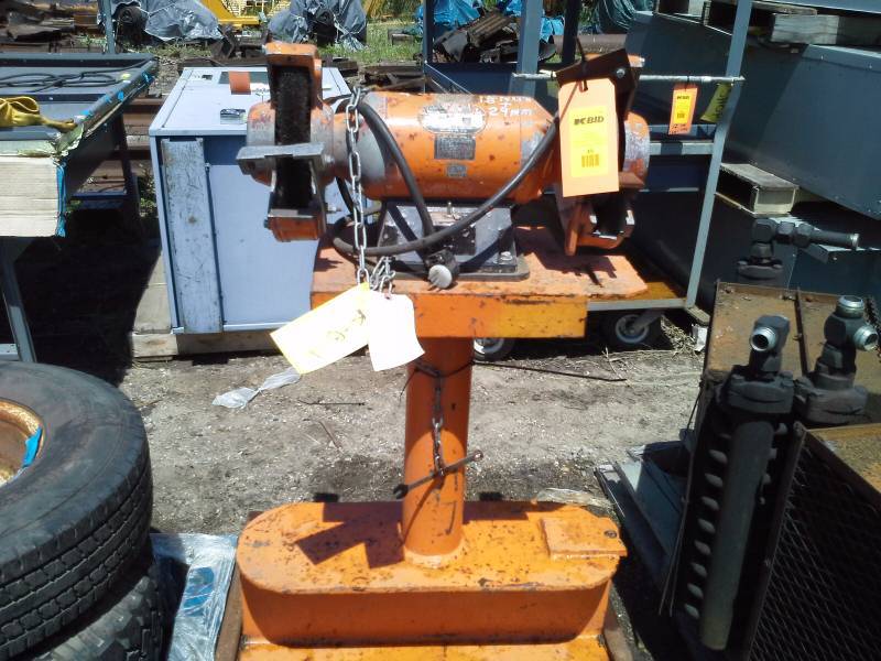 lot 49 image: Milwaukee Grinder