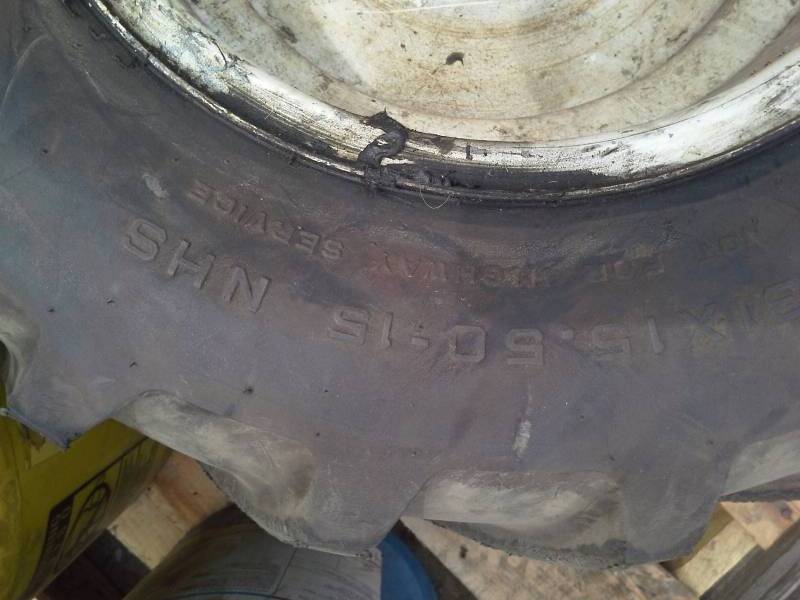 lot 80 image: SkidSteer Tire (1)
