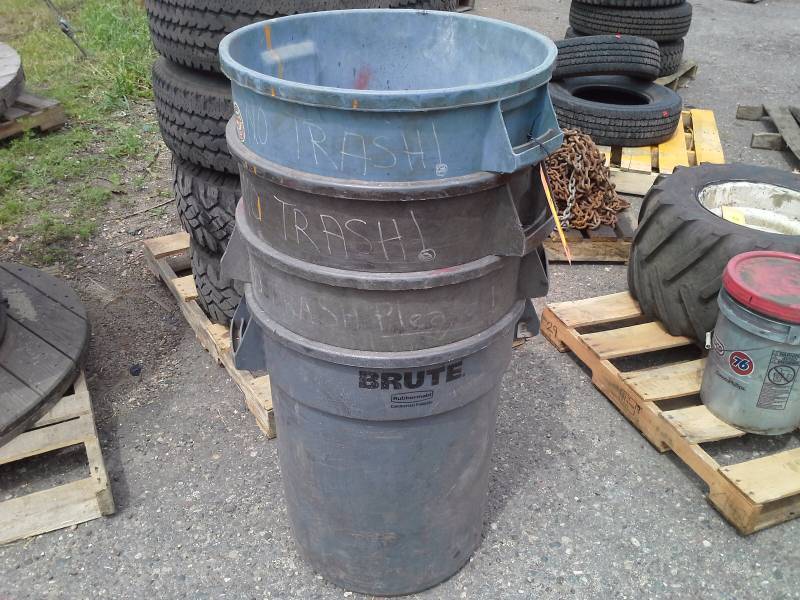 lot 73 image: Garbage Can Lot (4)