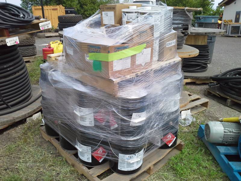 lot 75 image: Large Lot of Industrial Paint