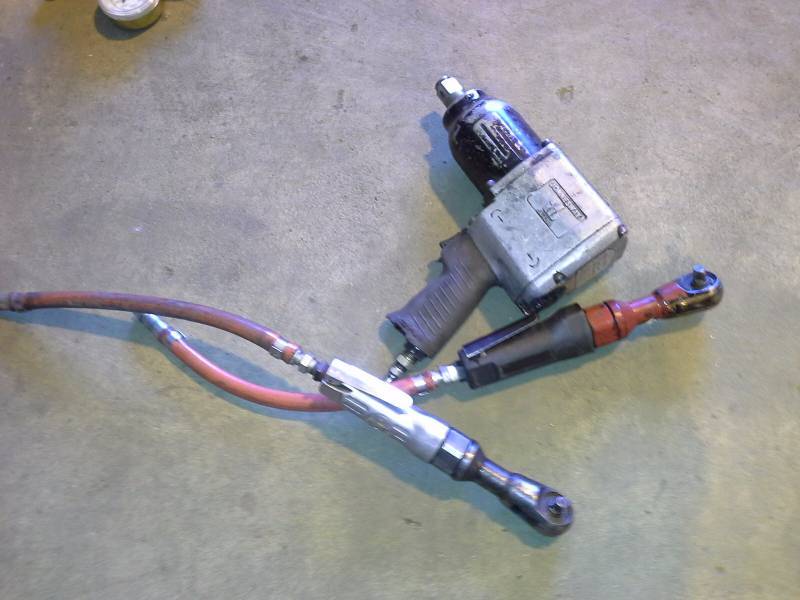 lot 122 image: Pnumatic Tools (3)
