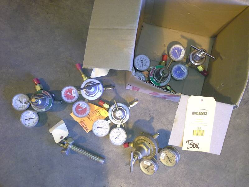 lot 126 image: Box Lot of Valves