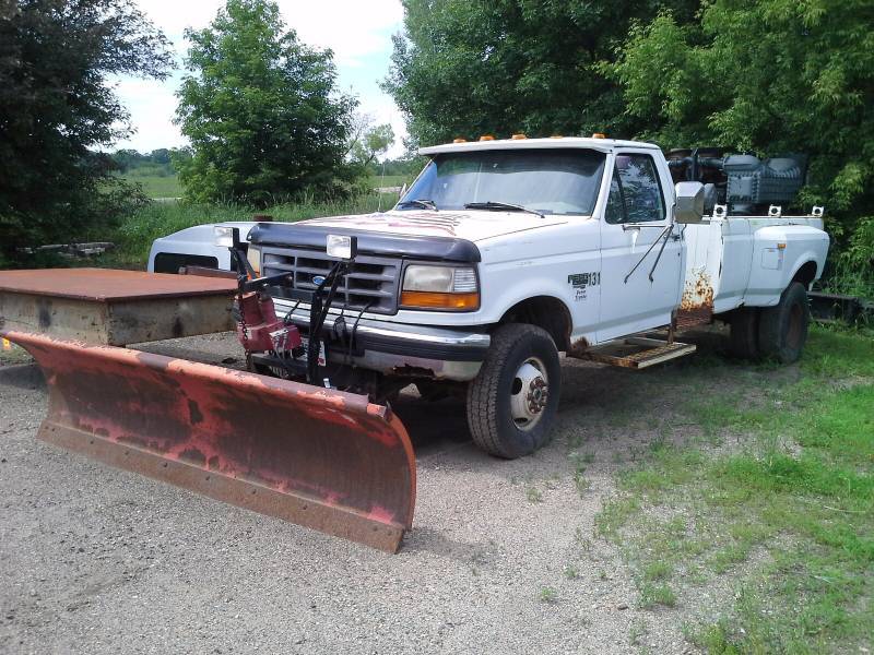 lot 2 image: 1995 Ford Plow Truck
