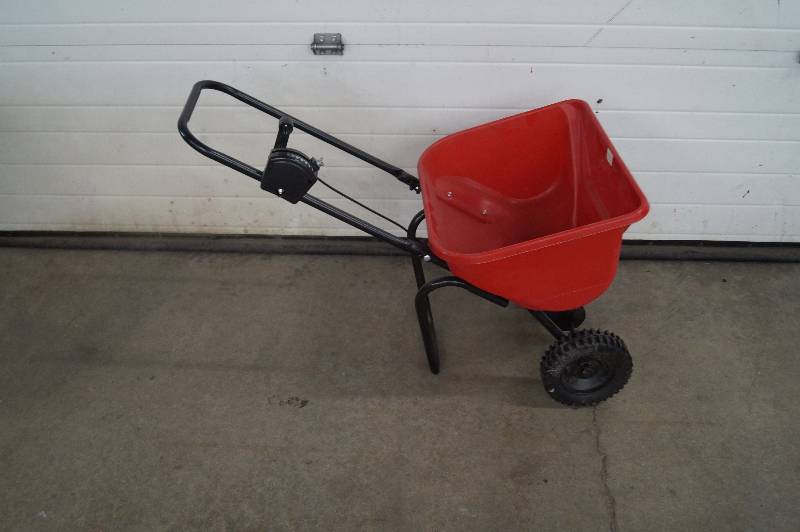 Fertilizer spreader