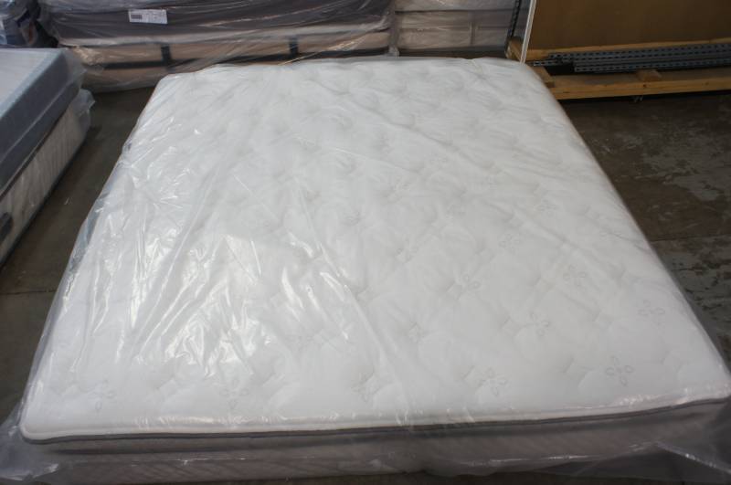 New Serta Pleasant Cove Perfect Sleeper King Mattress