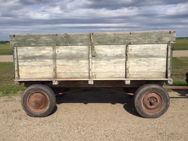 ANTIQUE GRAIN WAGON | KBIDUSA OF EASTERN ND CONSIGNMENT #3 | K-BID