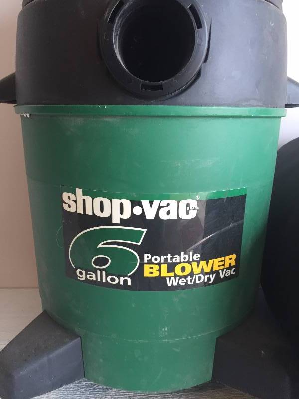 SHOP VAC AND SLEEPING BAG