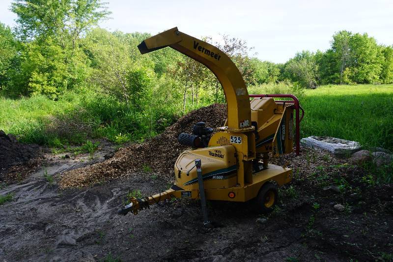 lot 2 image: 2007 Vermeer Model BC600 XL Commercial Wood Chipper