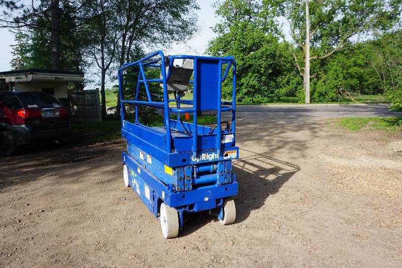 lot 19 image: Upright Model X20N Battery Powered Scissor Lift