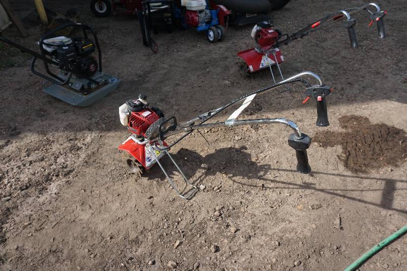 lot 40 image: Mantis Brand Tiller Cultivator With Kickstand