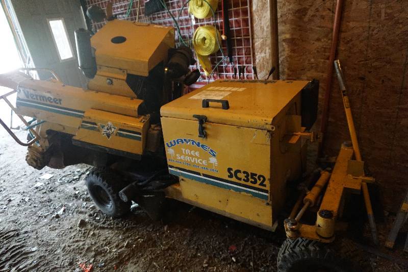 lot 7 image: Vermeer Model SC352 Power Stump Grinder