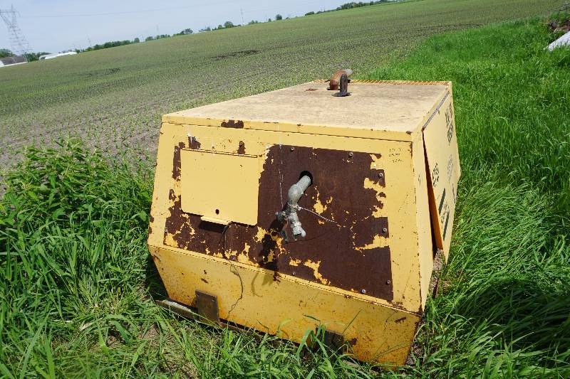 lot 17 image: Atlas Copca Model XAS90 185 CFM Diesel Powered Commercial Air Compressor