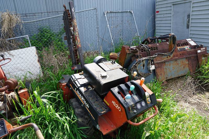 lot 16 image: Ditch Witch Model 1620 Power Trencher