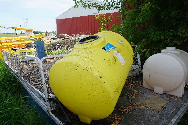 lot 66 image: AC Brand 110 Gallon FertilizerWater Tank