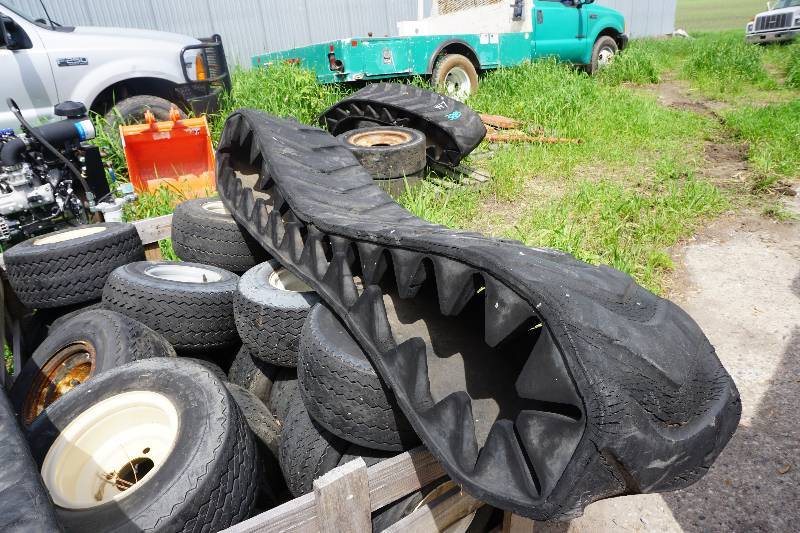 lot 43 image: Over Tire Mount Bobcat Skid Loader Skid Steer Rubber Tracks
