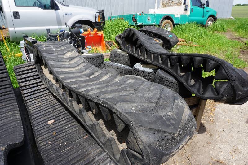 Over Tire Mount Bobcat Skid Loader Skid Steer Rubber Tracks | Large