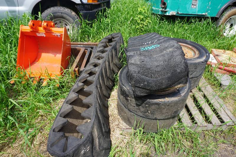 Over Tire Mount Bobcat Skid Loader Skid Steer Rubber Tracks | Large