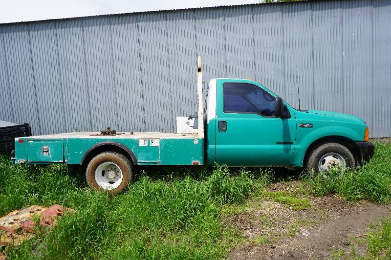 lot 4 image: Ford F-350 XL Super Duty Dually Flat Bed Diesel Truck