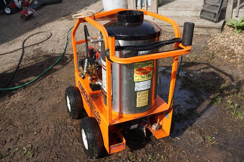 lot 22 image: Easy Kleen 4000 Magnum Plus Diesel Powered Pressure Washer Steamer