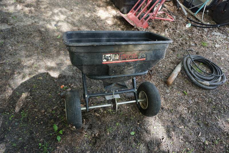 lot 72 image: Agri Fab Pull Behind Garden TractorATV Broadcast Fertilizer Spreader