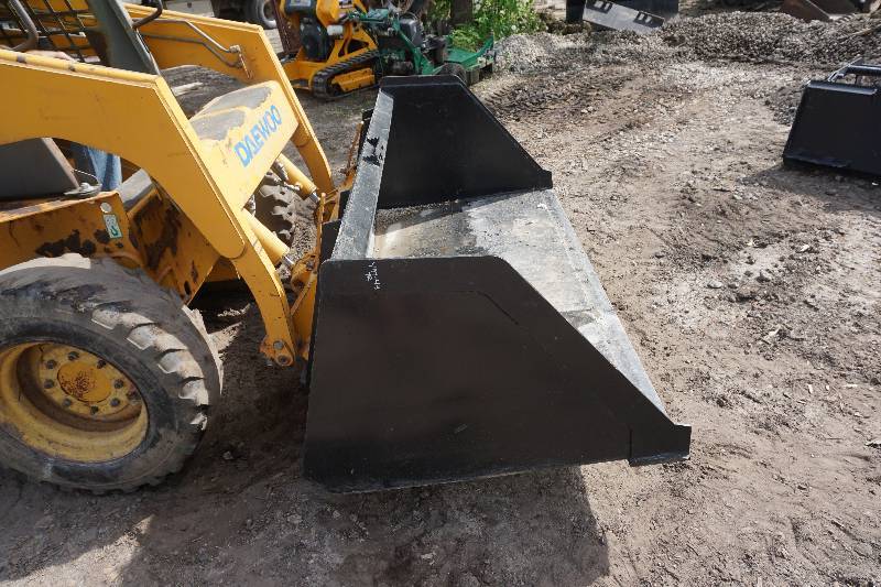 lot 24 image: Universal Mount Bobcat Skid Loader Skid Steer High Capacity 74 Material Handling Bucket