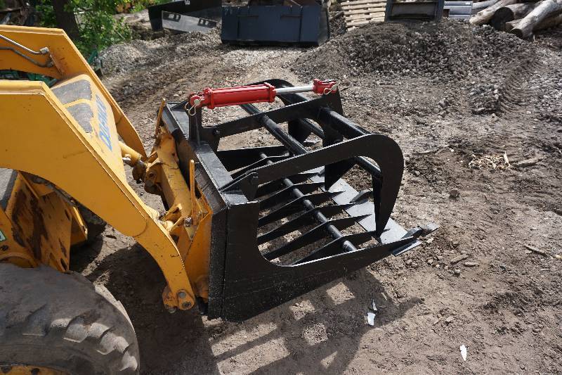lot 23 image: Universal Mount Bobcat Skid Loader Skid Steer 48 Rock Grapple Bucket