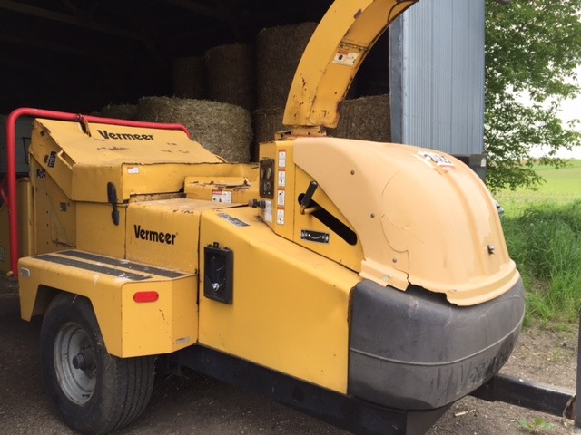 lot 8 image: 2003 Vermeer Model BC1400 Diesel Powered Commercial Wood Chipper