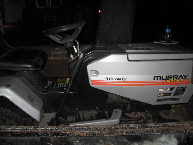 lot 5 image: 18 HP 46 inch cut Murray Riding Lawn Mower