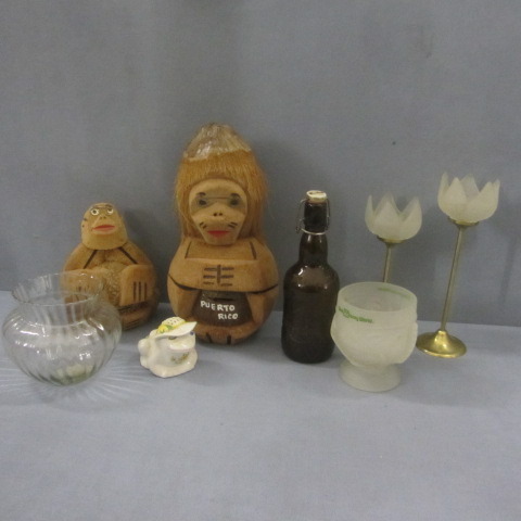 lot 50 image: Man Cave Bar Decor