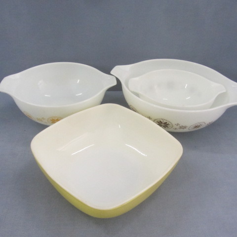 lot 56 image: Pyrex Ovenware