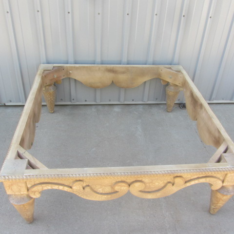 lot 18 image: Coffee Table