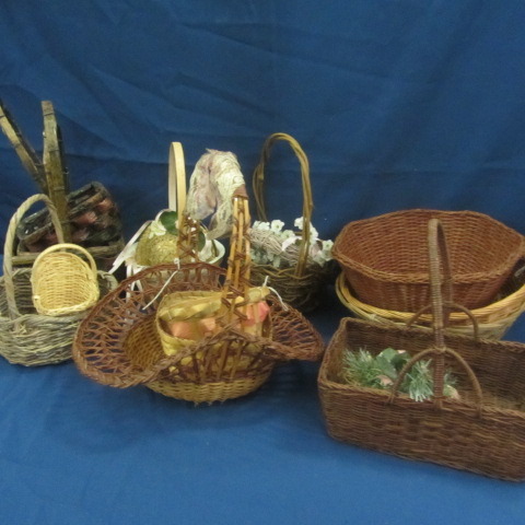 lot 27 image: Wicker Baskets