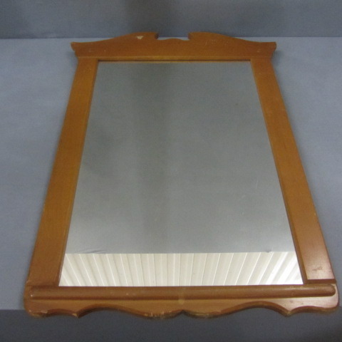 lot 30 image: Maple Framed Mirror