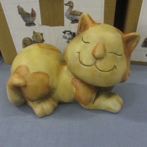 lot 43 image: Ceramic Cats