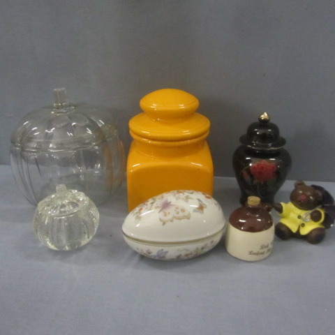 lot 46 image: Pumpkin & Autumn Decorations