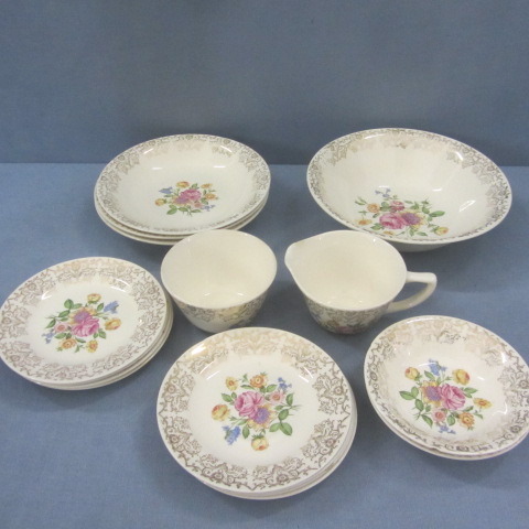 lot 61 image: Dinnerware