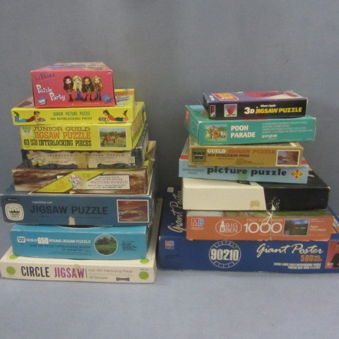 lot 67 image: Jigsaw Puzzles