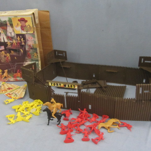 lot 71 image: Vintage Fort West Set