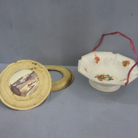 lot 102 image: Vintage Tin
