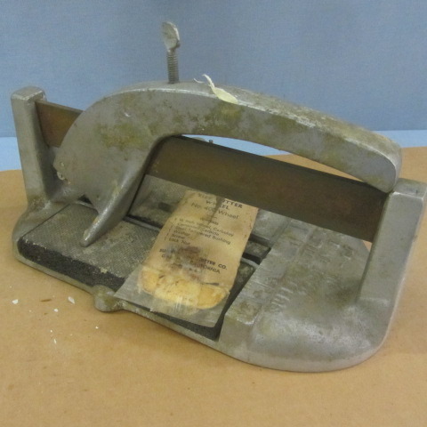 lot 111 image: Superior Tile Cutter