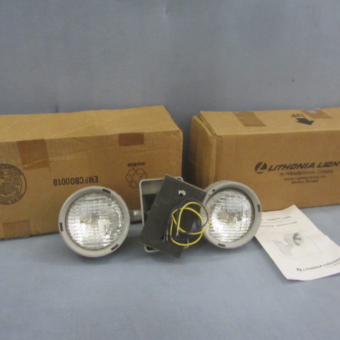 lot 114 image: Light Fixtures