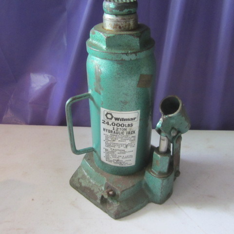 lot 123 image: Hydraulic 12T Jack