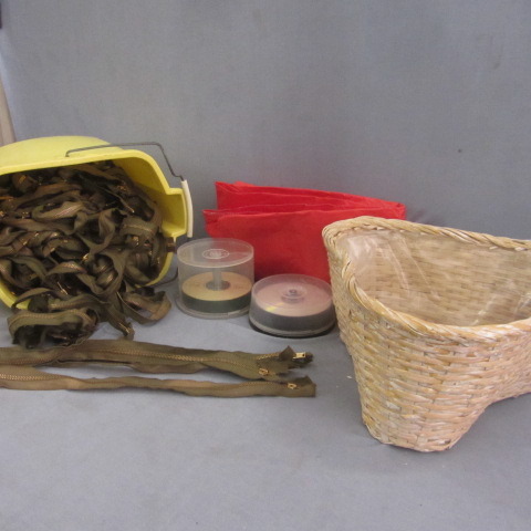 lot 153 image: Zippers, Blank DVDs, Baskets