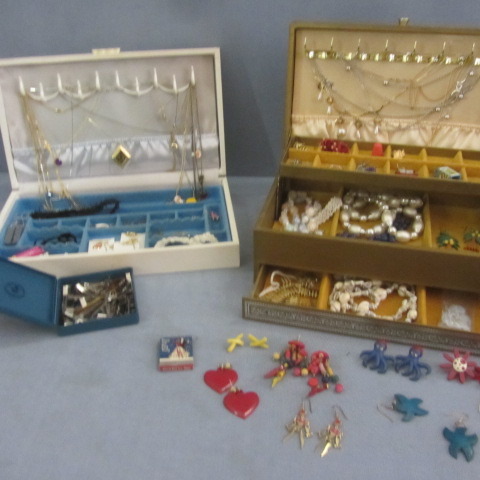lot 162 image: Jewelry & Boxes