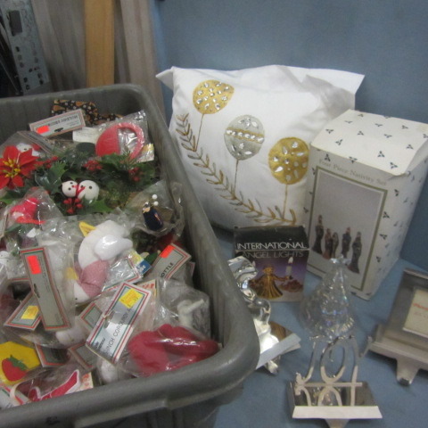 lot 172 image: Nativity & Christmas