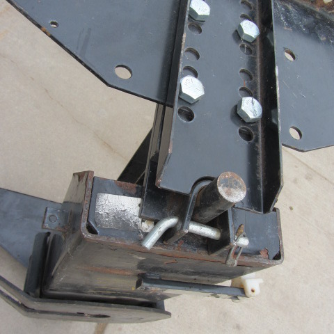 lot 151 image: 5th Wheel Plate