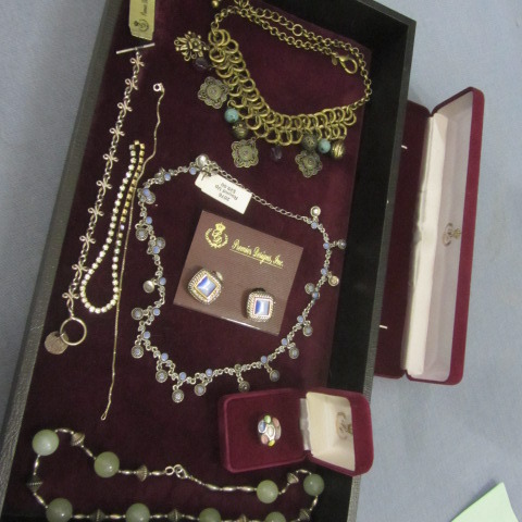 lot 184 image: Premier Designs Jewelry